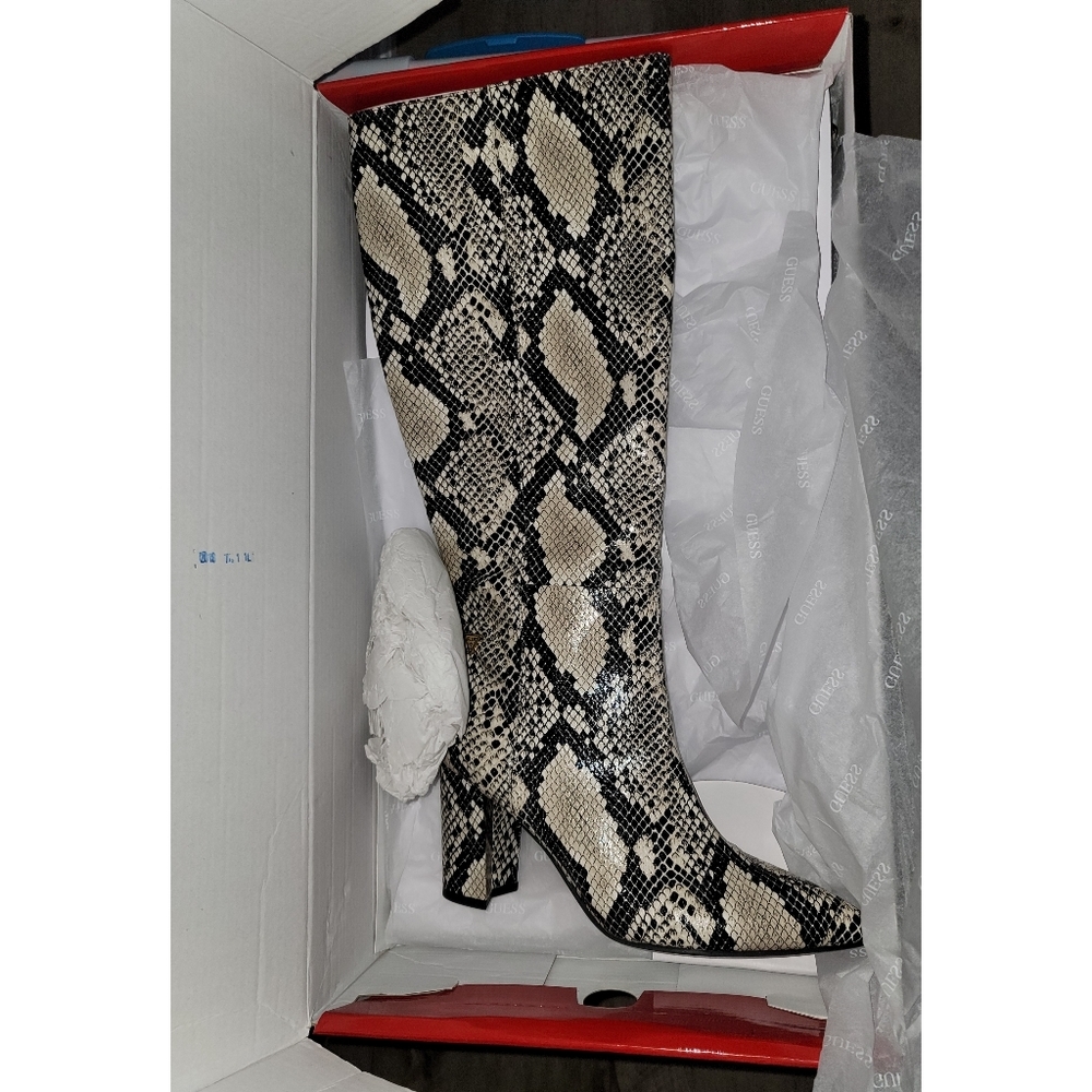 (W) Guess Snake Print Chunky Heel - Picture 3 of 10